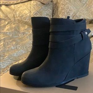 Black heel wedges size 9